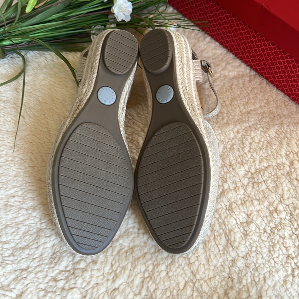 Kelly & Katie Naka Silver Closed Toe Shoes View 5